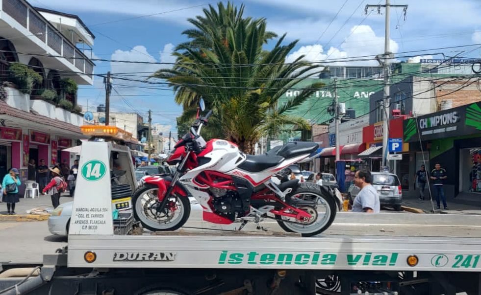 Policía de Apizaco recupera motocicleta con reporte de robo